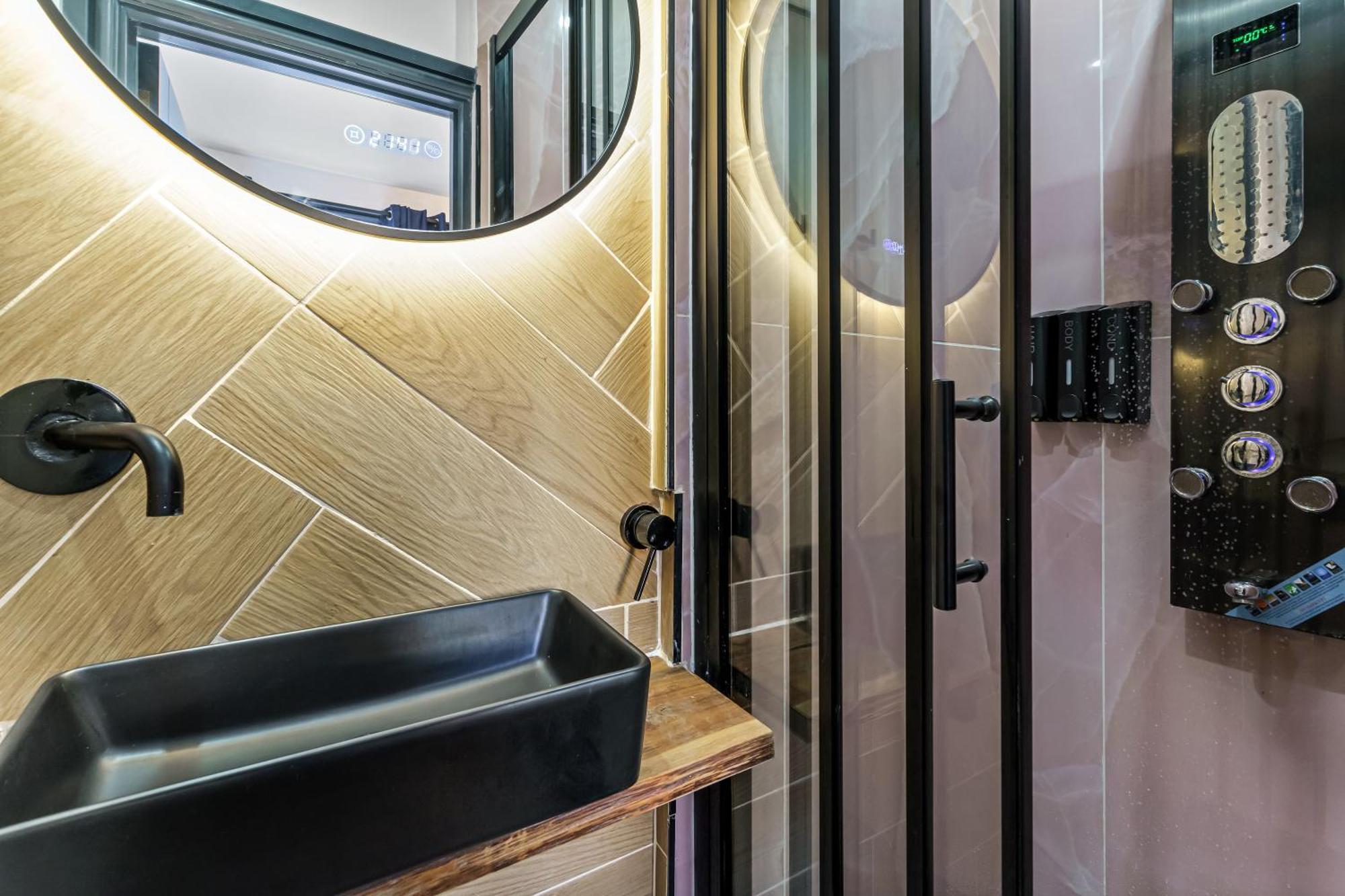 G Eighty Four Aparthotel *