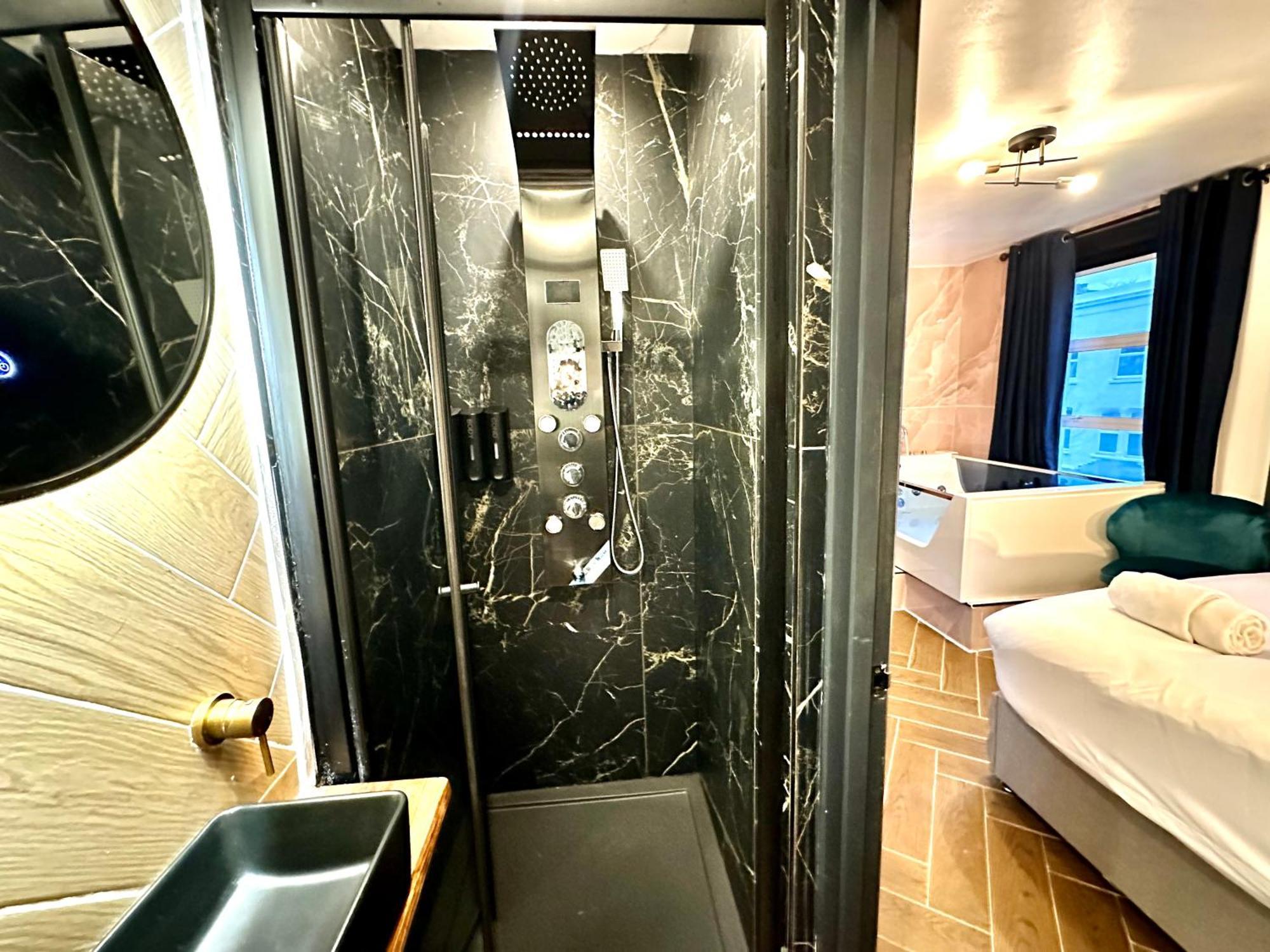 G Eighty Four Aparthotel Londra