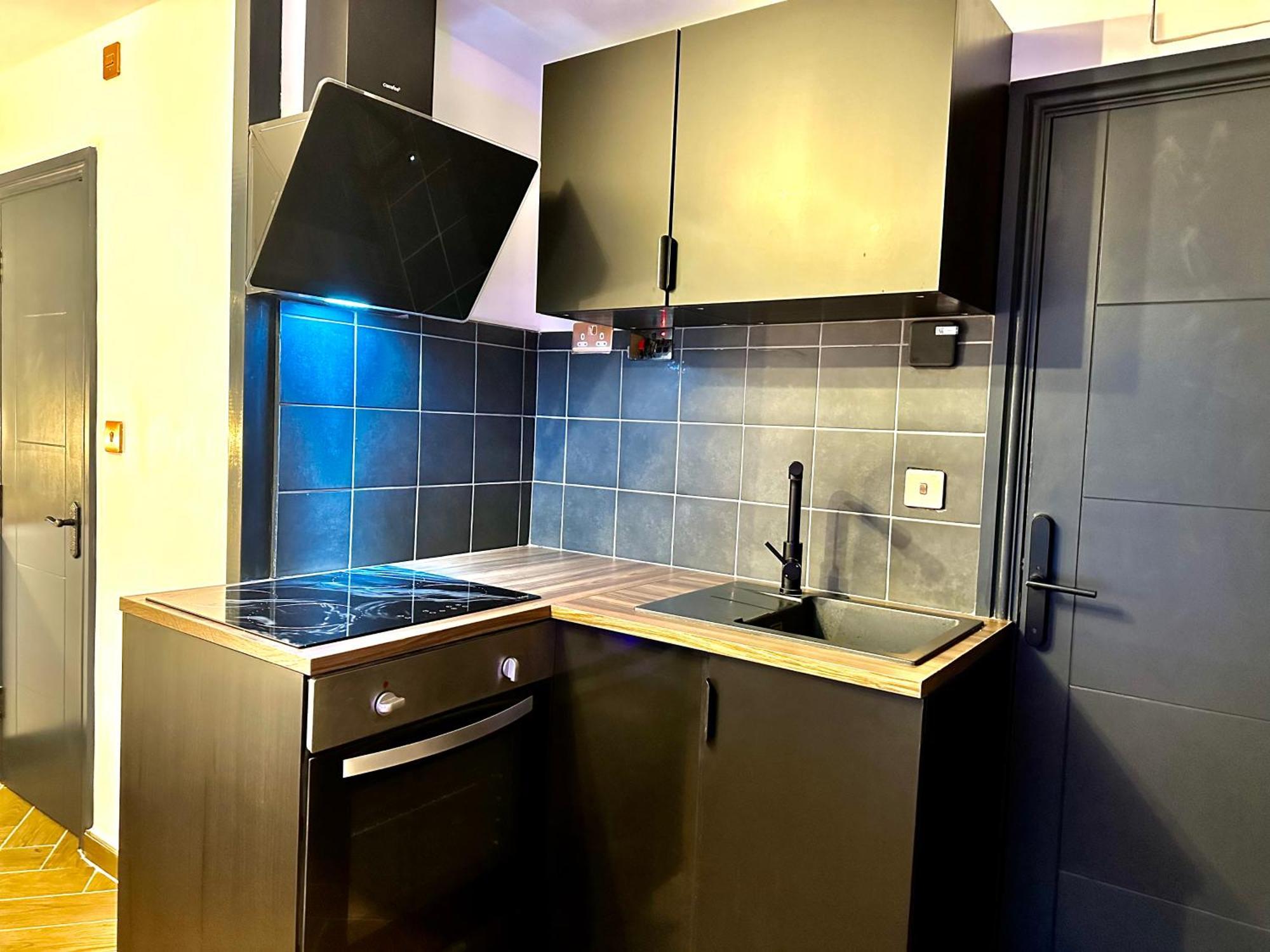 G Eighty Four Aparthotel