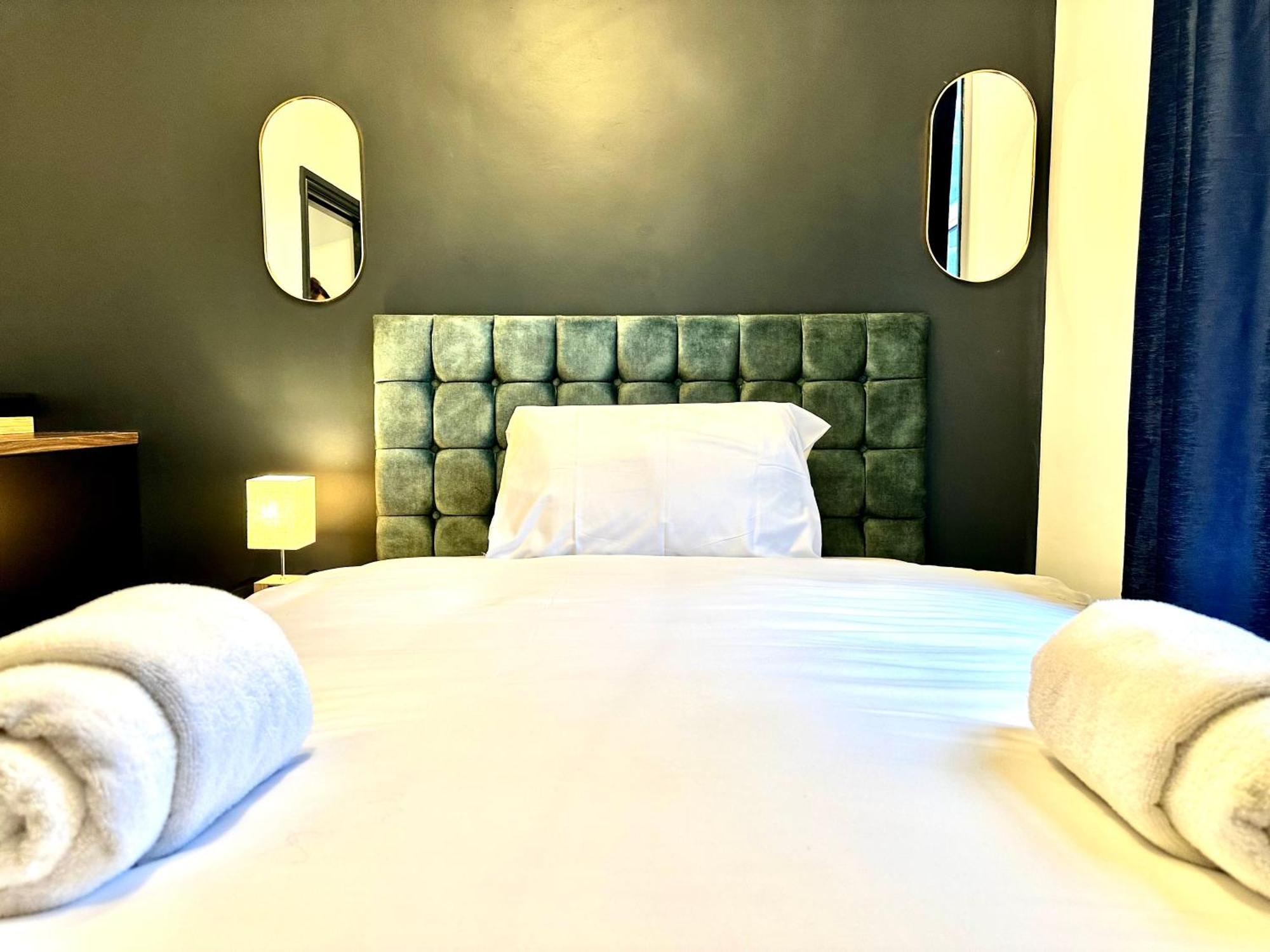G Eighty Four Aparthotel *