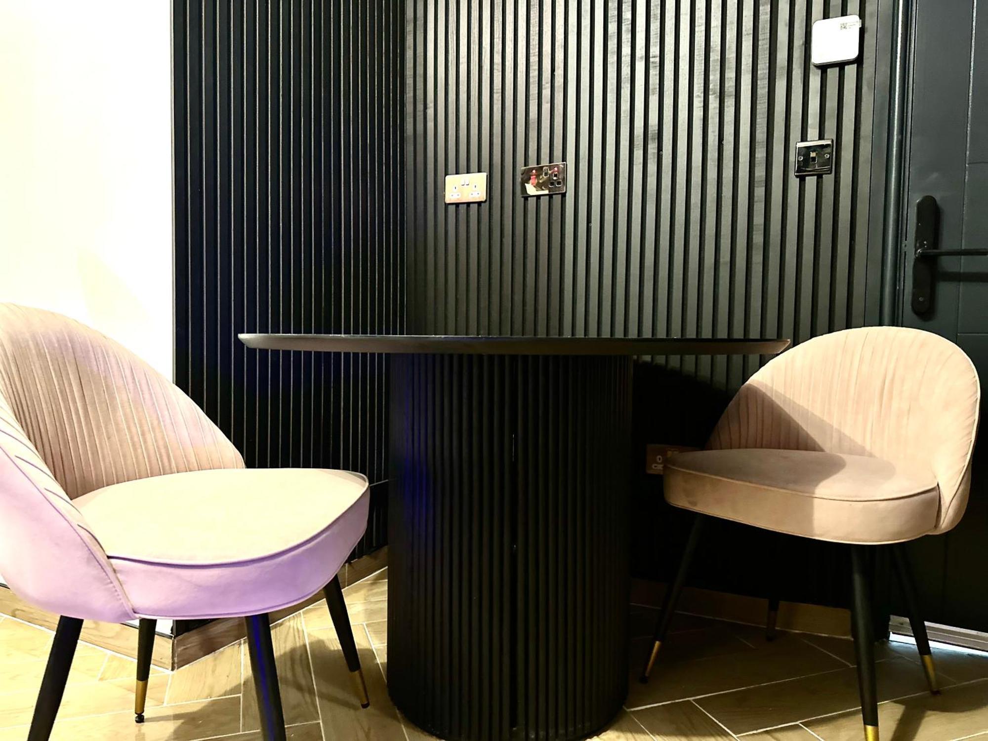 G Eighty Four Aparthotel *
