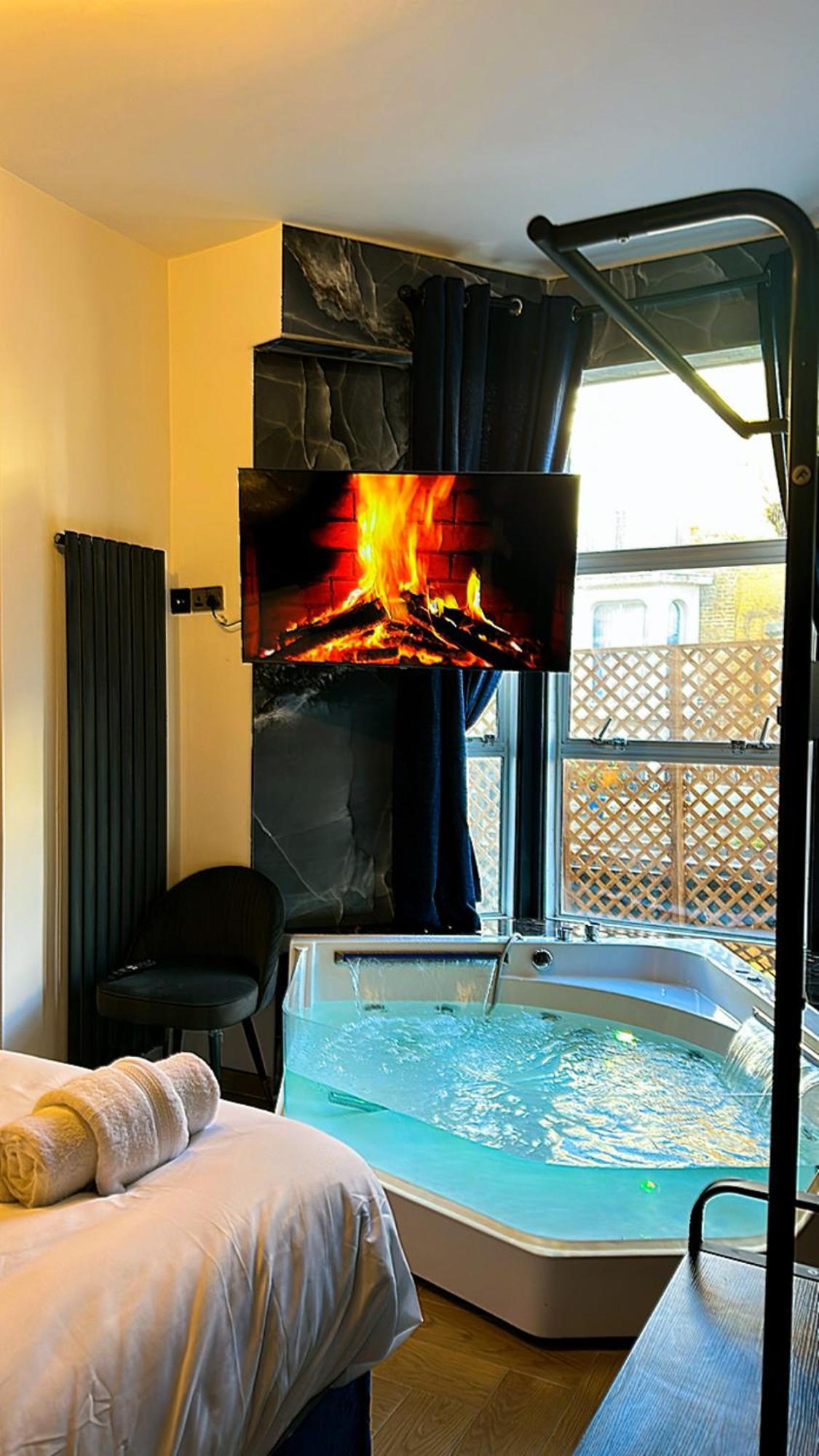 G Eighty Four Aparthotel *