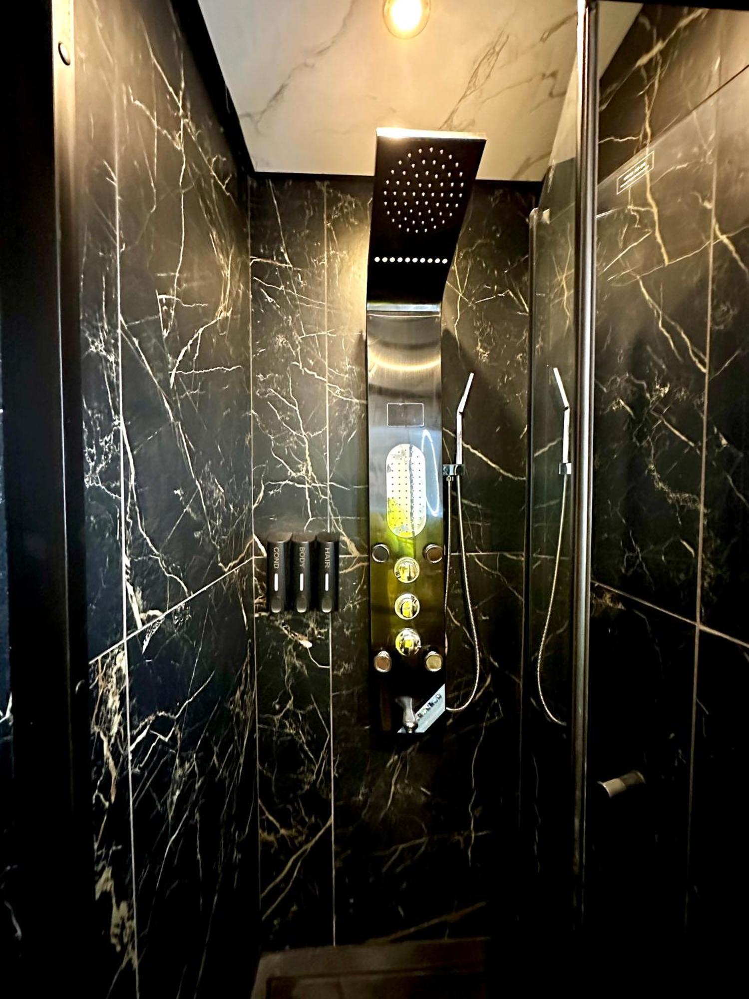 G Eighty Four Aparthotel Londra